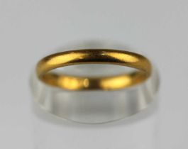 A gold wedding band ring, indistinctly marked, 3.5g