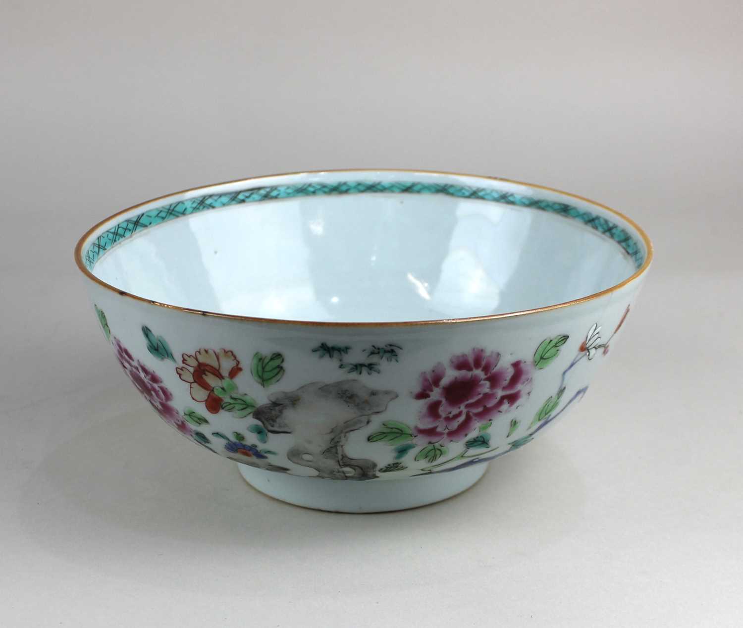 A Chinese porcelain bowl with floral decoration, green decorative border to rim 19cm diameter (a/f)