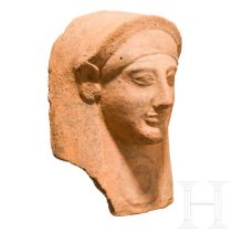 Protome eines Frauenkopfes aus Ton, archaisch, 2. Hälfte 6. Jhdt. v. Chr.