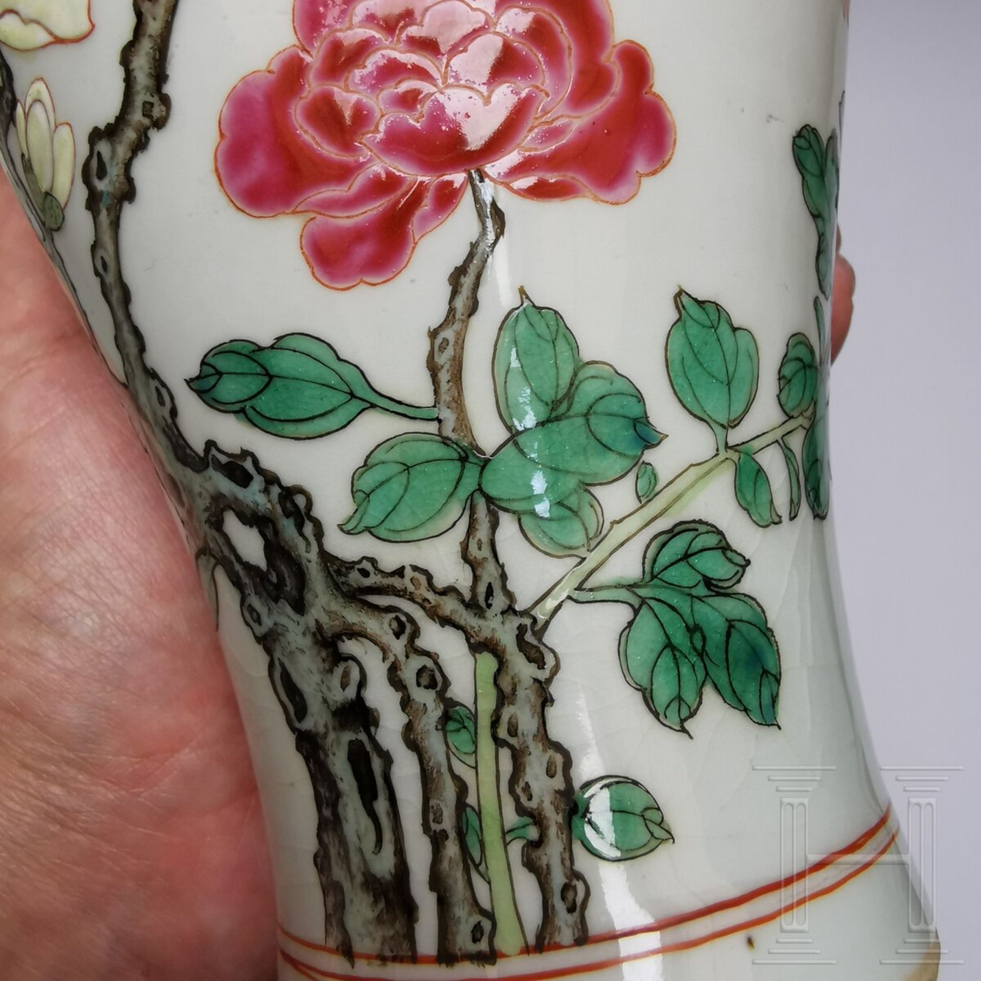 Famille-rose-Meiping-Vase mit Vogel und Blüten, China, wohl Yongzheng-Periode - Bild 9 aus 19