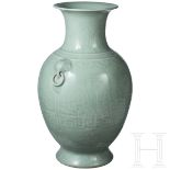 Große Seladon-Vase, China, wohl 19. Jhdt.