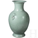 Große Seladon-Vase, China, wohl 19. Jhdt. 