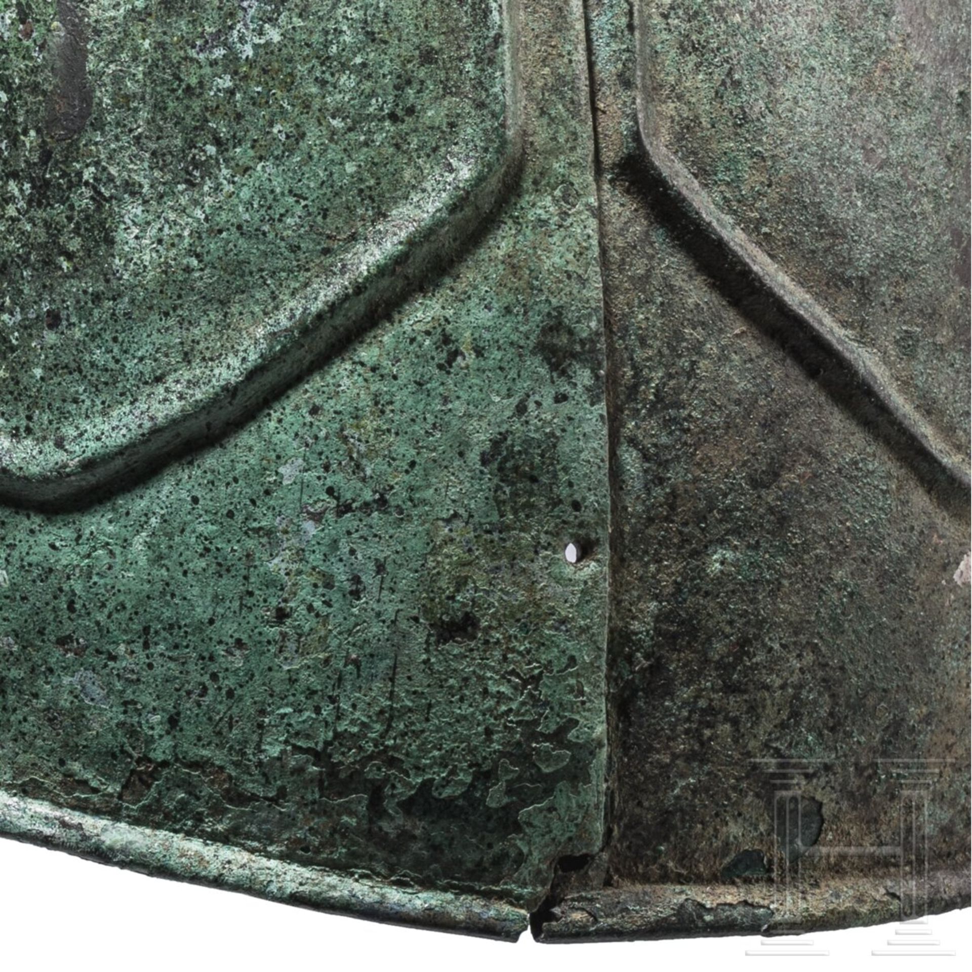 Pseudochalkidischer Bronzehelm, nördlicher Schwarzmeerraum, 3. - 2. Jhdt. v. Chr. - Image 7 of 7