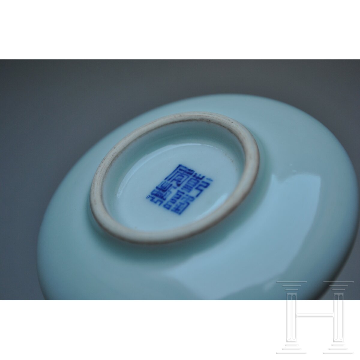 Kleines Väschen mit Drachendekor und Qianlong-Vierzeichenmarke, wohl 18./19. Jhdt. - Image 15 of 15