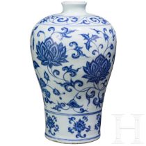 Blau-weiße Meiping-Vase im Ming-Stil, China, wahrscheinlich 19./20. Jhdt.