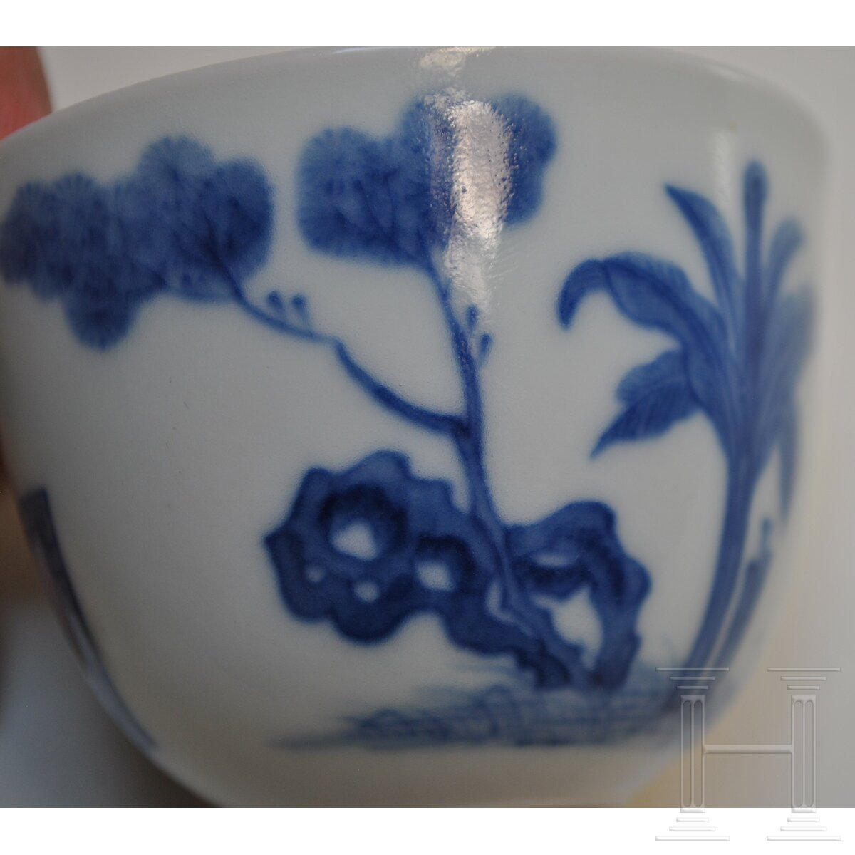 Blau-weißes Koppchen mit erotischer Darstellung und Kangxi-Marke, wohl aus dieser Zeit (18. Jhdt.) - Image 9 of 12