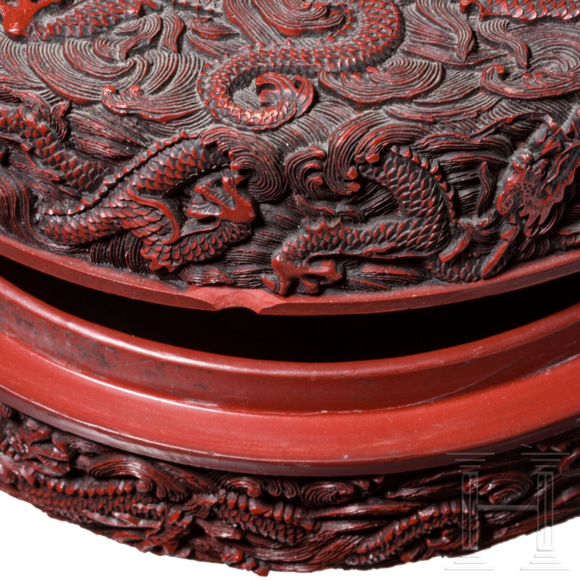 Rotlackdose "Neun Drachen", China, Qing-Dynastie, 19. Jhdt. - Bild 2 aus 5