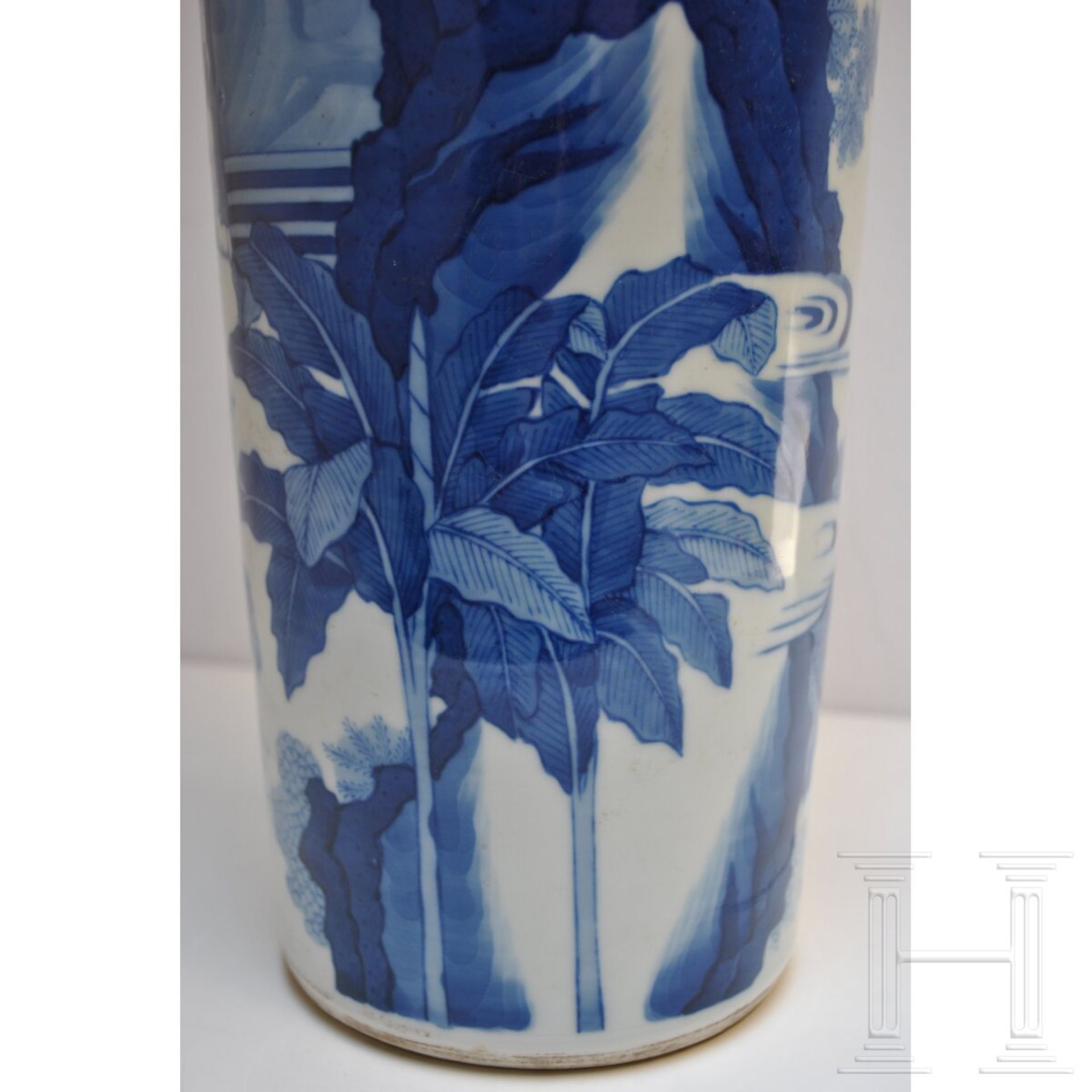 Große blaue-weiße Vase mit Soldatenszene, China, wohl Kangxi-Periode (18. Jhdt.) - Bild 12 aus 20