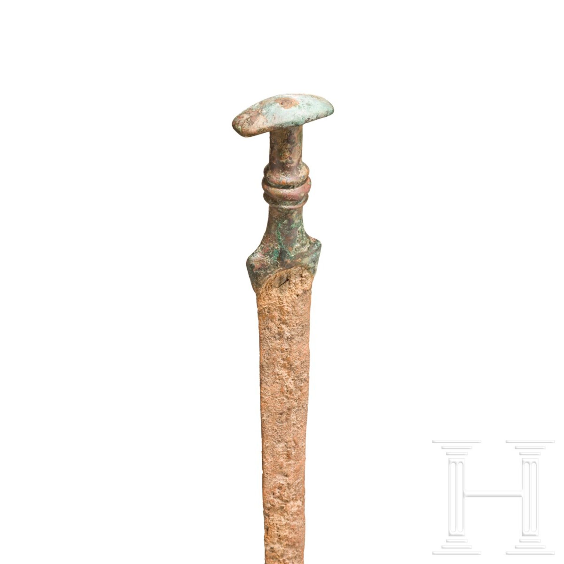 Eisenschwert mit Bronzegriff, hethitisch, 14. - 13. Jhdt. v. Chr. - Bild 4 aus 7