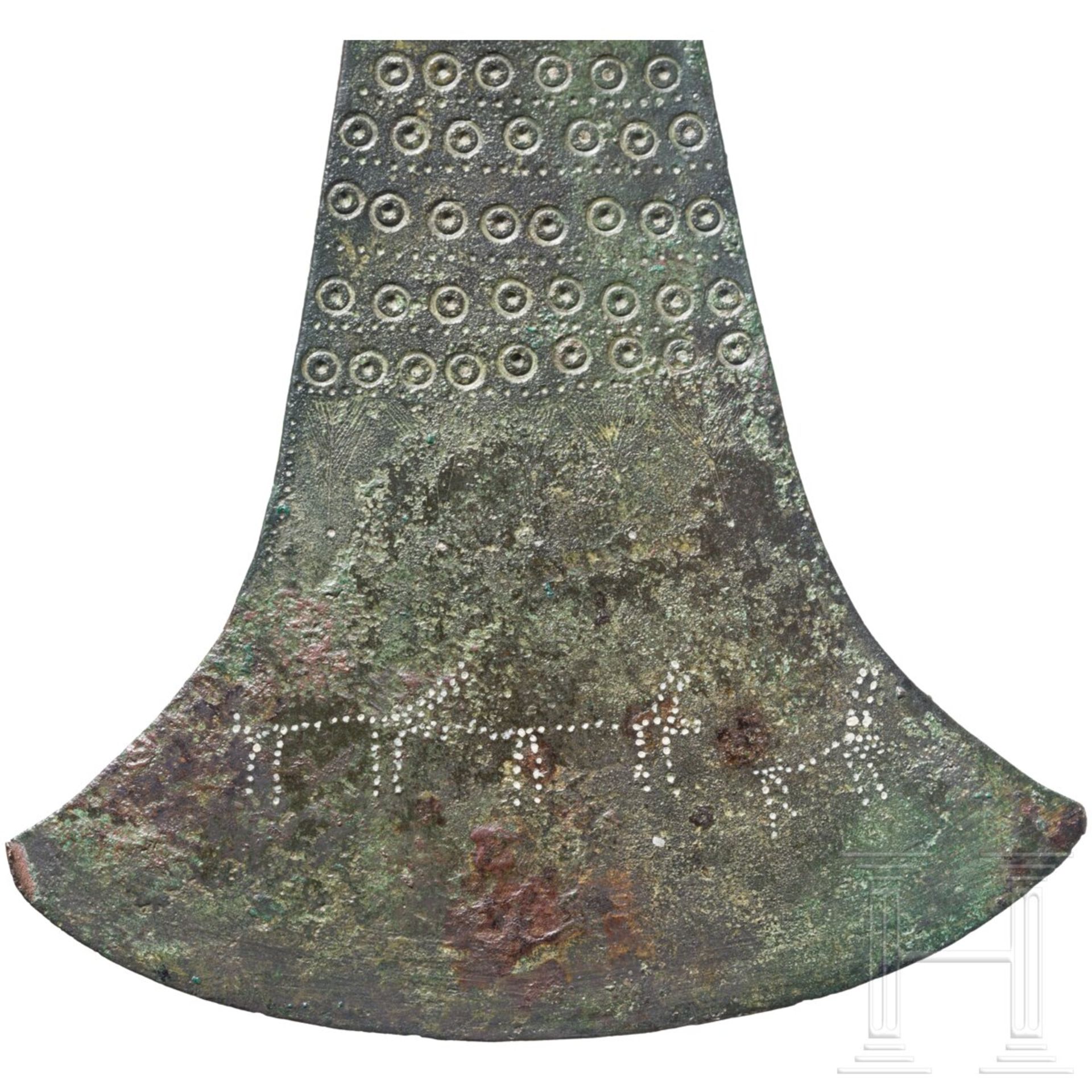 Bronzebeil für zeremonielle Zwecke, etruskisch, 2. Hälfte 8. - frühes 7. Jhdt. v. Chr. - Bild 4 aus 7