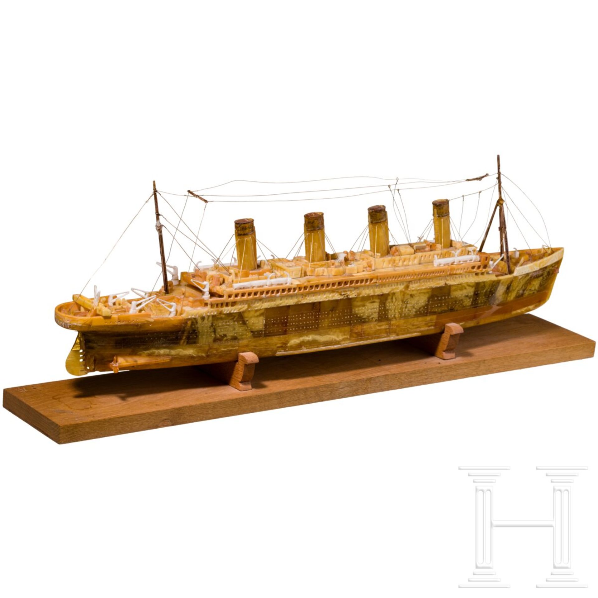 Alfred Schlegge (1923 - 2015) - Bernsteinmodell der RMS Titanic, deutsch, um 1940/50 - Bild 2 aus 4