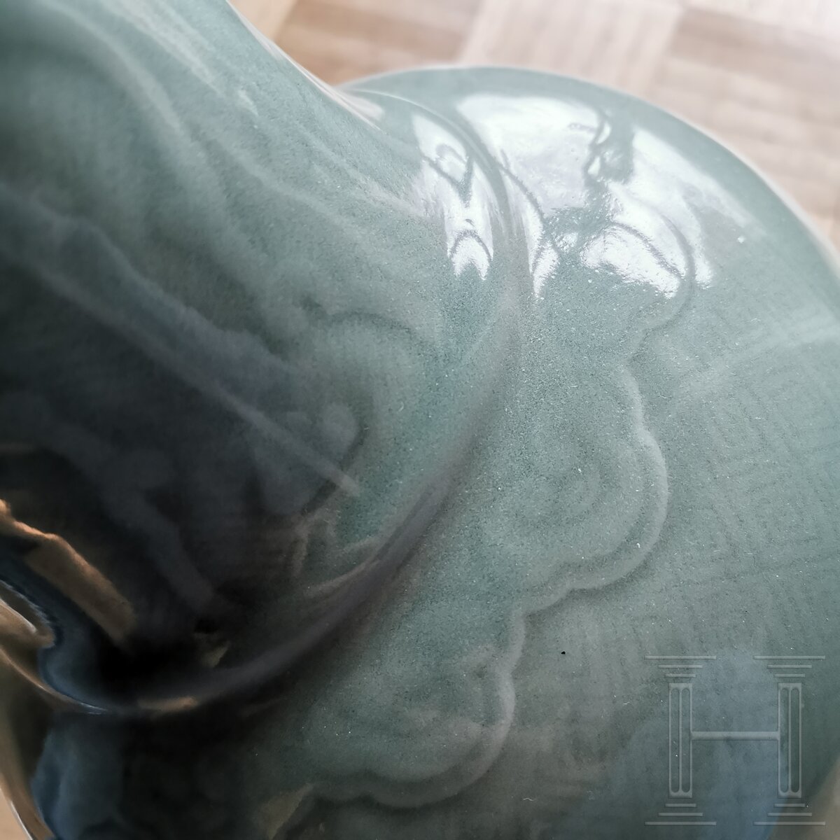 Große Seladonvase mit graviertem Dekor, China, 18./19. Jhdt. - Image 11 of 16