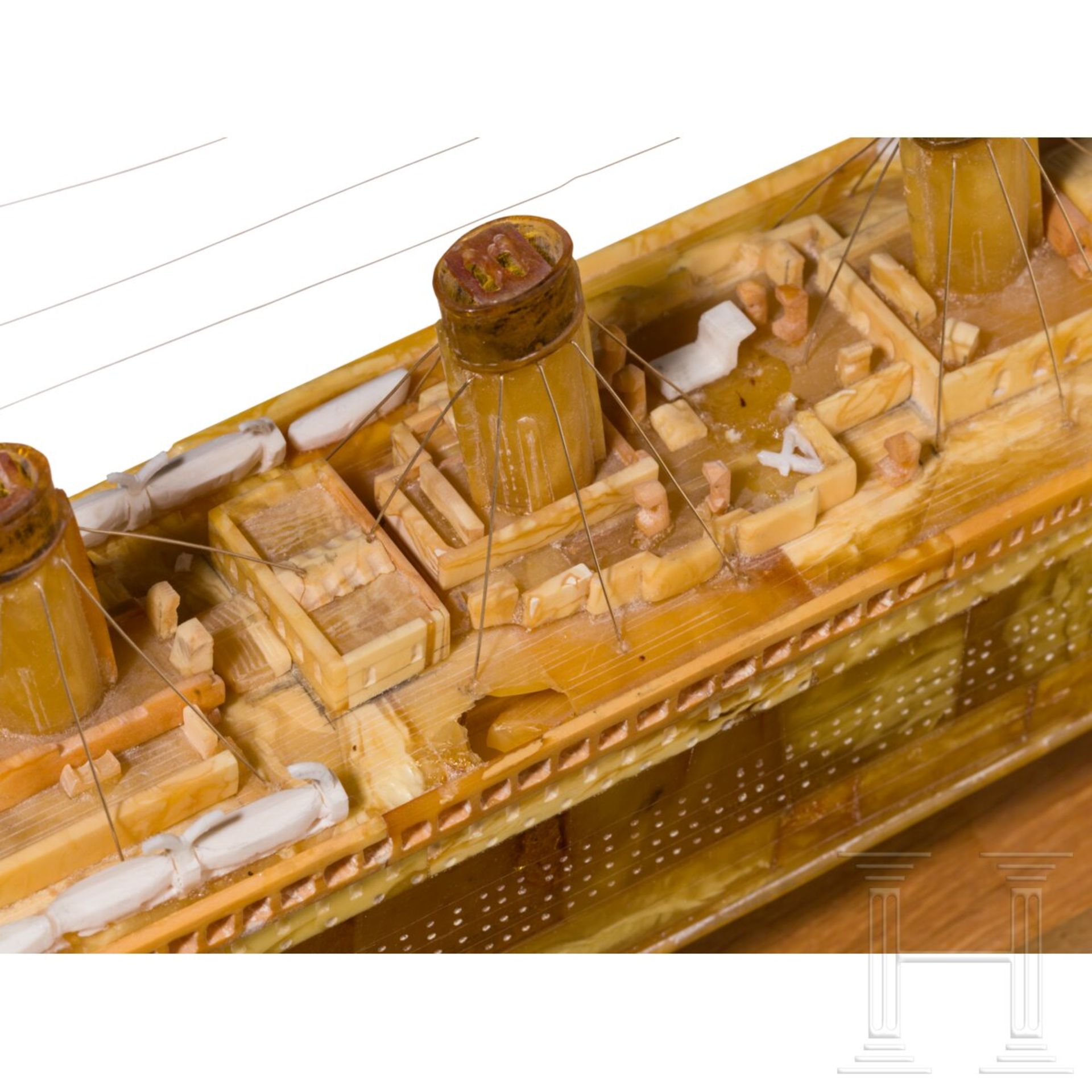 Alfred Schlegge (1923 - 2015) - Bernsteinmodell der RMS Titanic, deutsch, um 1940/50 - Bild 4 aus 4