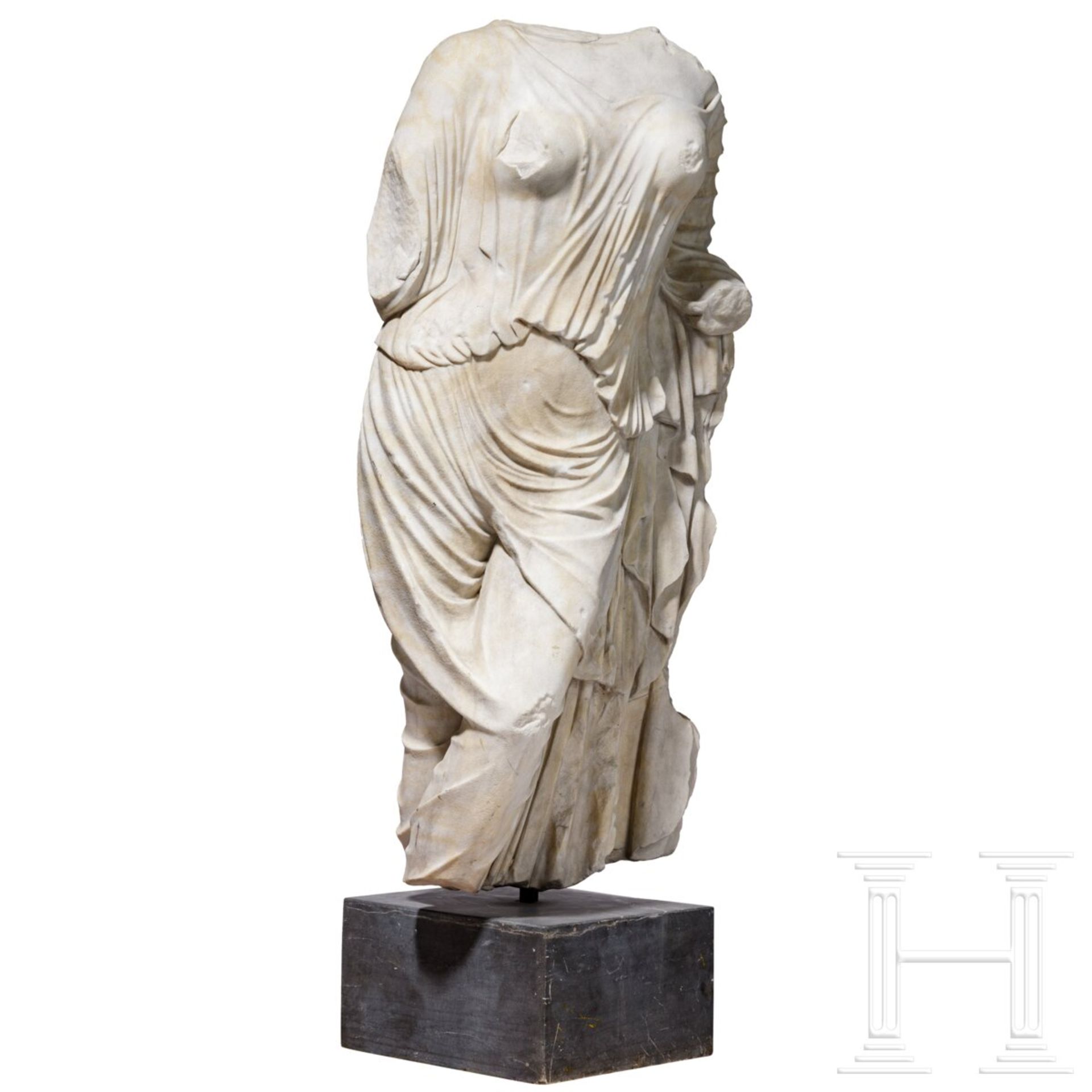 Klassizistische Marmorstatue nach dem hochklassischen Vorbild der Aphrodite der Gärten, um 1800 - fr - Bild 4 aus 7
