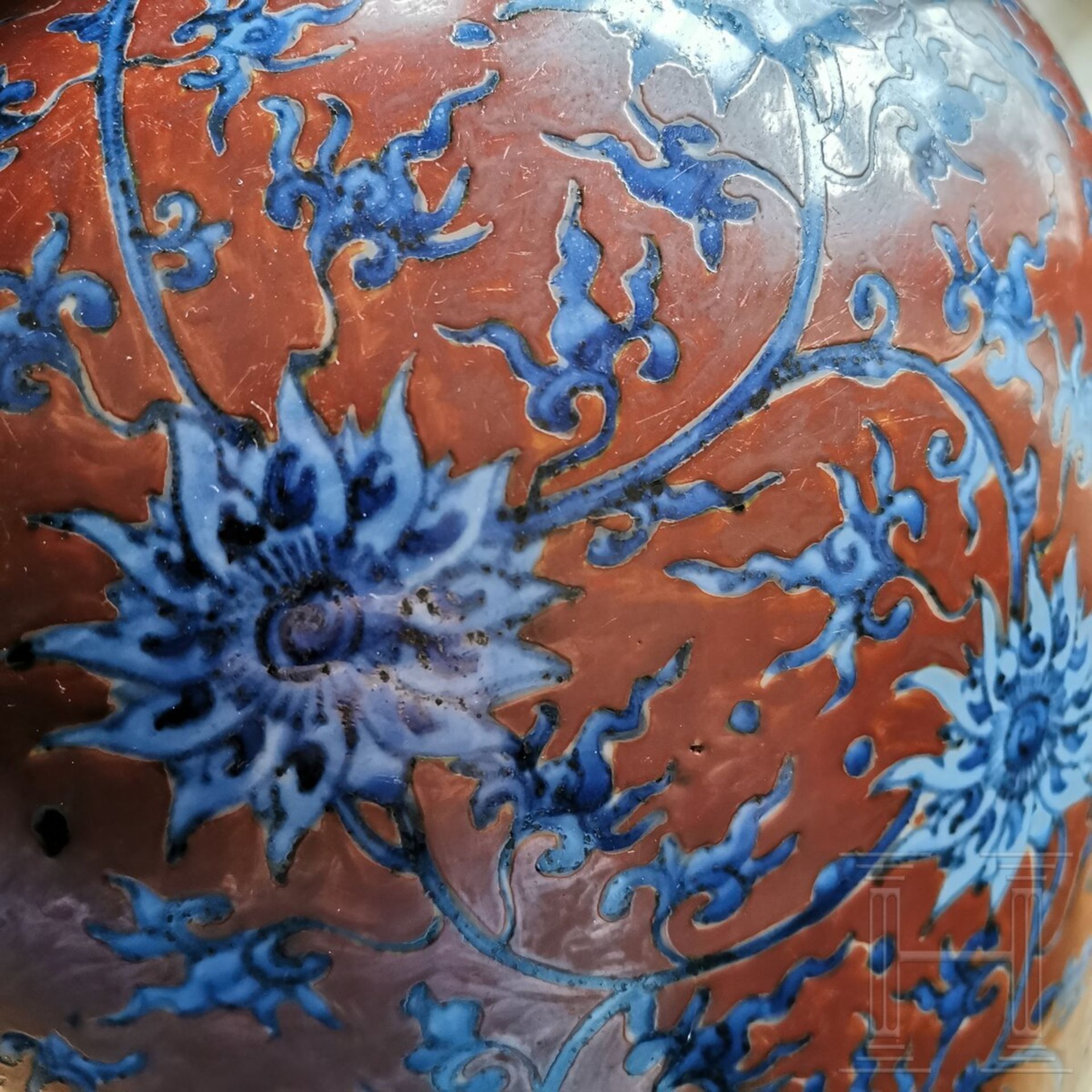 Sehr große Vase mit Lotusblüten, China, wohl späte Ming-Dynastie  - Bild 13 aus 19