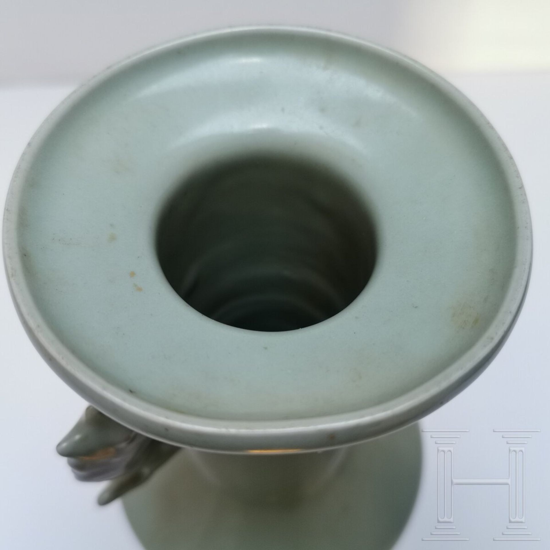 Longquan-Seladon-Mallet-Vase "Kinuta", China, wohl südliche Song-Dynastie - Bild 8 aus 15