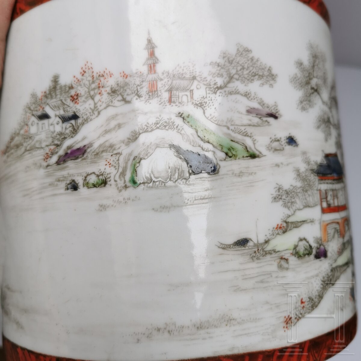 Großer Famille-rose-Pinseltopf in Holzoptik, China, wohl spätes 19./Anfang 20. Jhdt. - Image 11 of 17