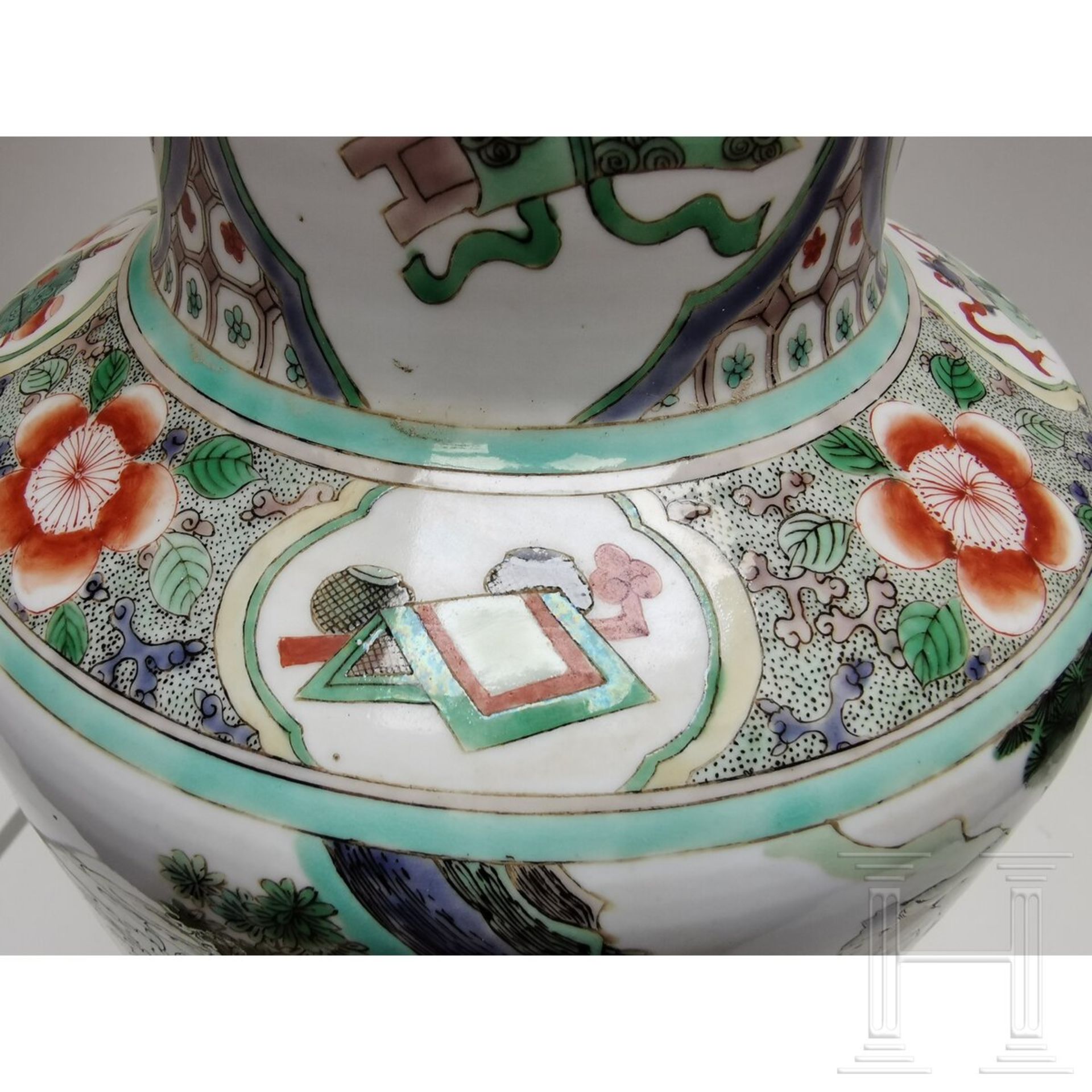 Große Famille-verte-Vase mit Soldaten, China, 19./20. Jhdt. - Bild 9 aus 12