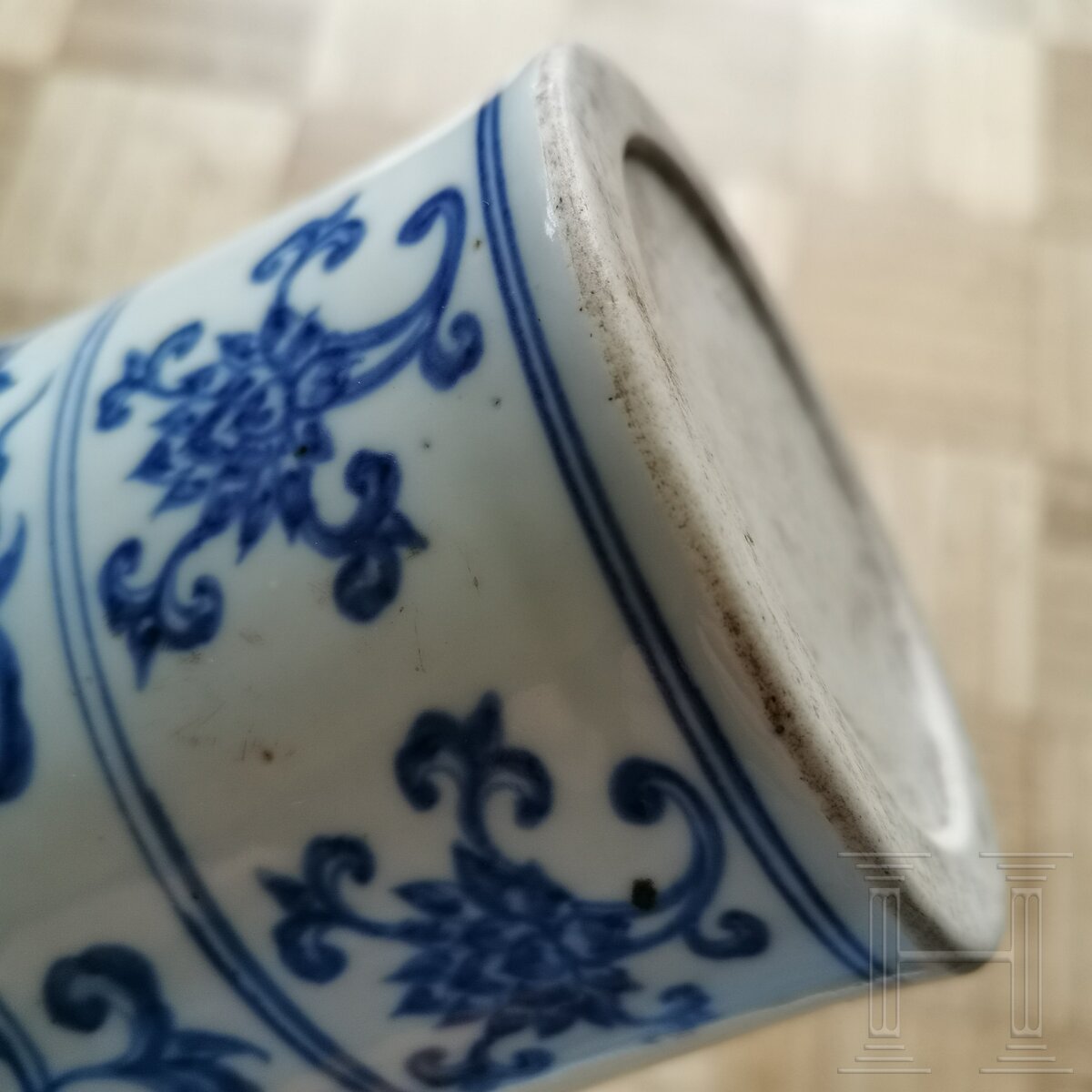 Blau-weiße Meiping-Vase im Ming-Stil, China, wahrscheinlich 19./20. Jhdt. - Image 11 of 16