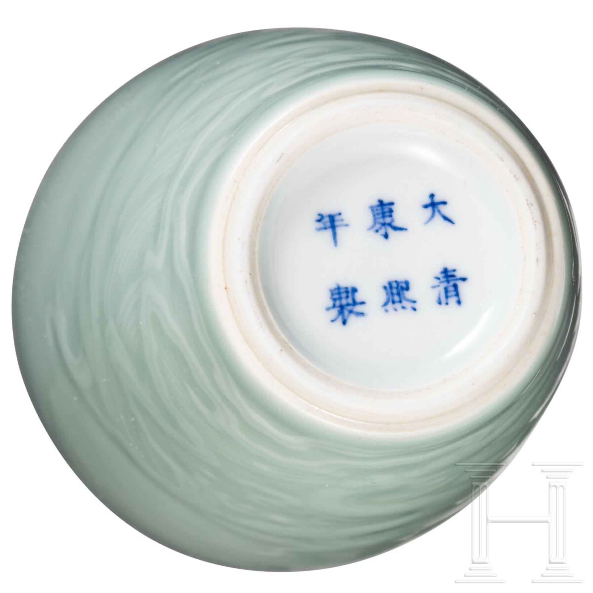 Kleine Seladon-Vase, China, wahrscheinlich 19./20. Jhdt.  - Bild 3 aus 15