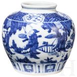 Blau-weiße Vase mit figürlicher Szene mit Wanli-Sechszeichenmarke, China, wahrscheinlich aus dieser 