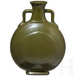 Vase (moon flask) mit "Teadust"-Glasur und Qianlong-Sechszeichenmarke, China, wohl aus der Zeit (171