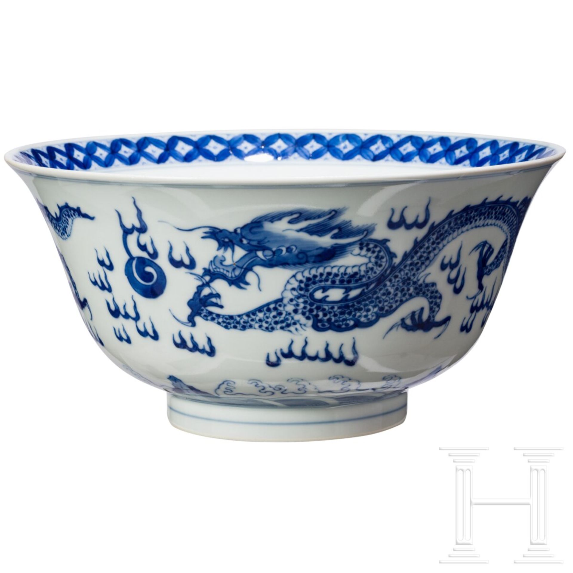 Blau-weiße Schale mit Drachen, China, wohl Kangxi-Periode