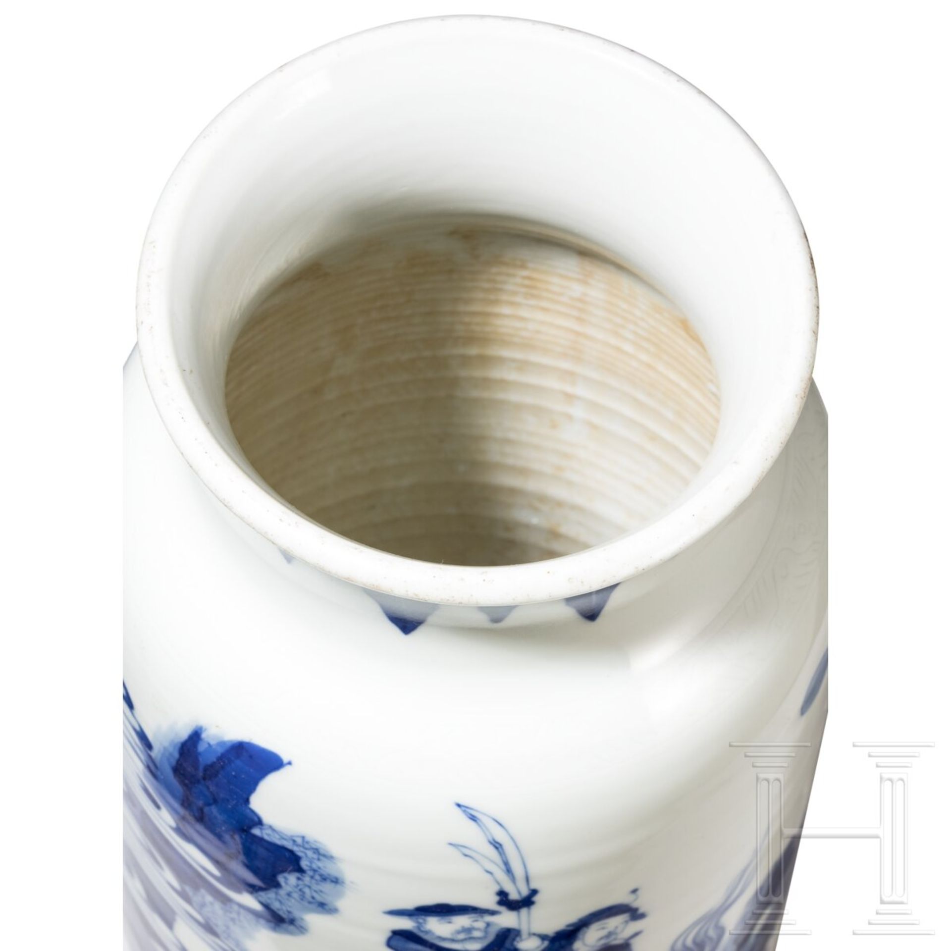 Große blaue-weiße Vase mit Soldatenszene, China, wohl Kangxi-Periode (18. Jhdt.) - Bild 6 aus 20