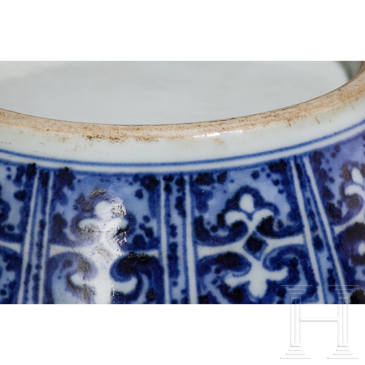 Große blau-weiße Vase mit kupferroten Lotusblüten, China, wohl Qianglong-Periode - Image 6 of 16