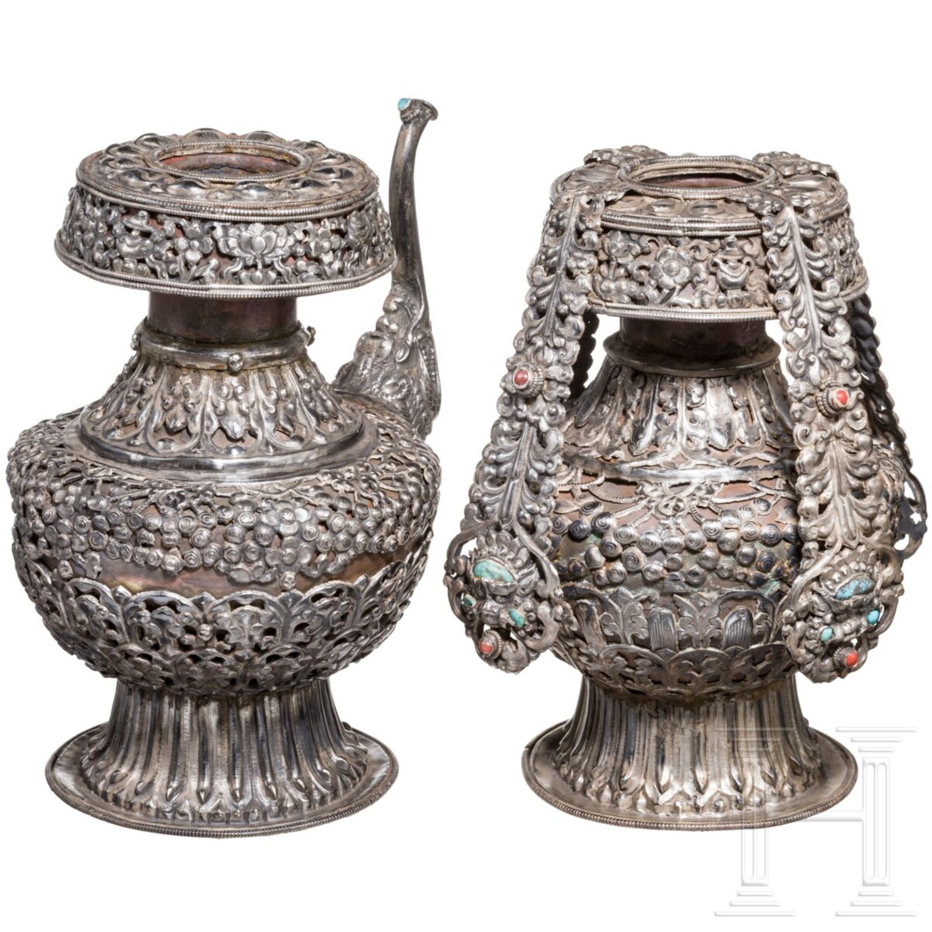 Luxuriöses Paar silbermontierter Ritualgefäße (Bumpa), Tibet, 19. Jhdt. - Bild 2 aus 6
