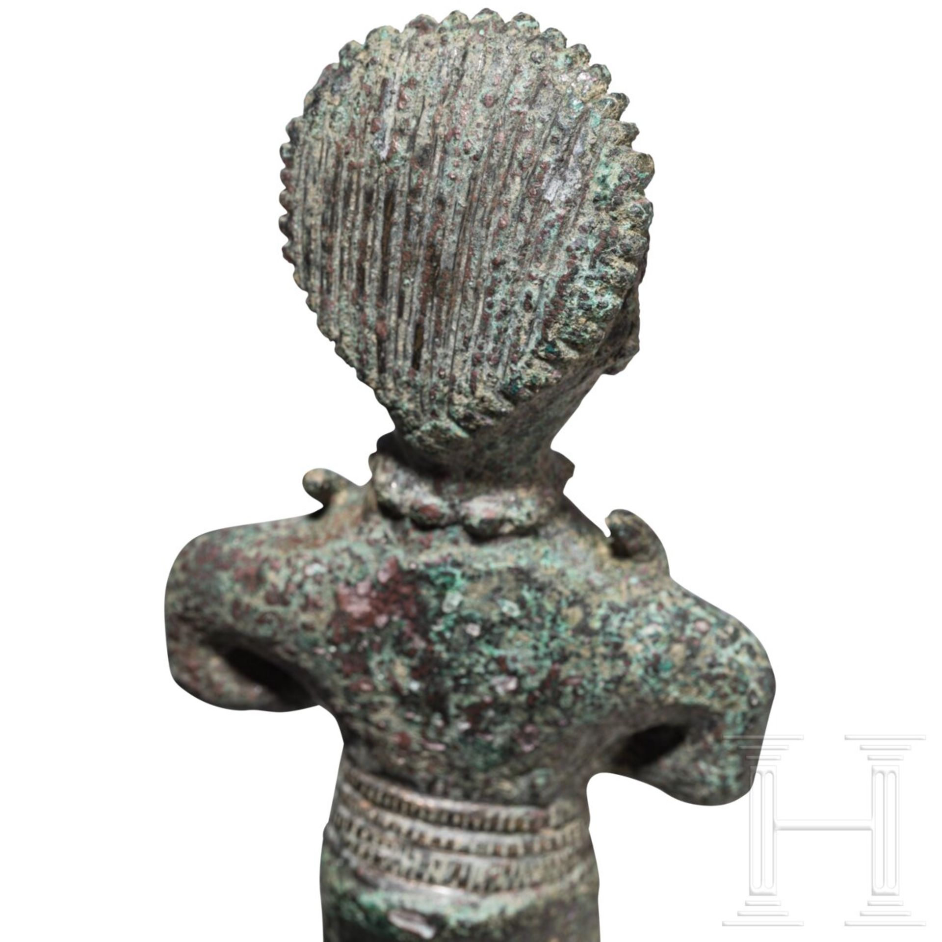 Bronzestatuette einer Frau mit Halbmond, neoelamitisch, 8. - 7. Jhdt. v. Chr. - Bild 5 aus 7