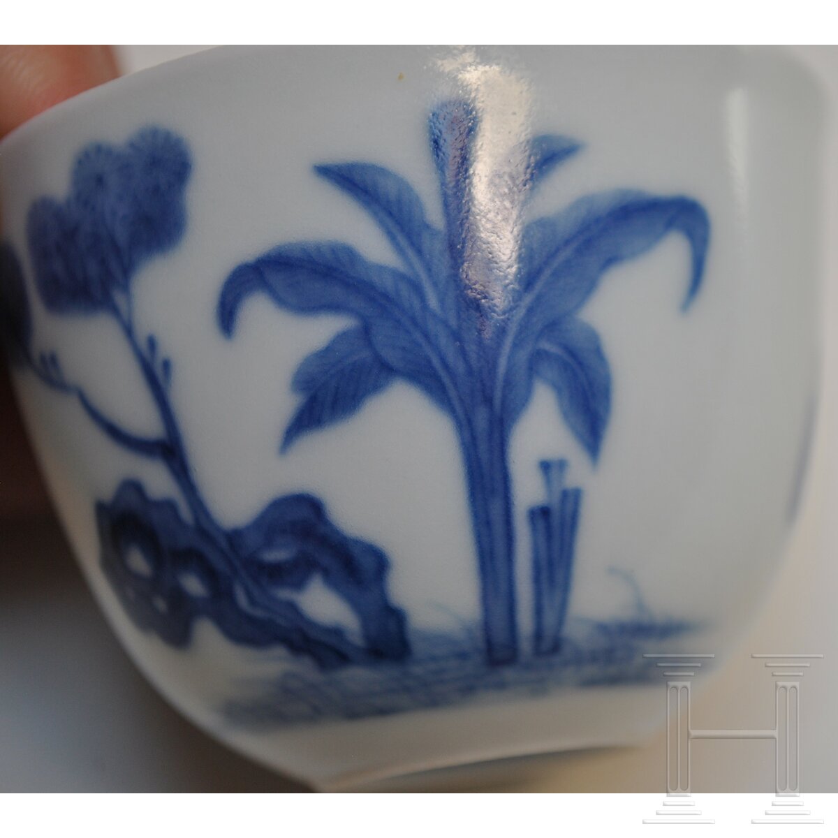 Blau-weißes Koppchen mit erotischer Darstellung und Kangxi-Marke, wohl aus dieser Zeit (18. Jhdt.) - Image 10 of 12