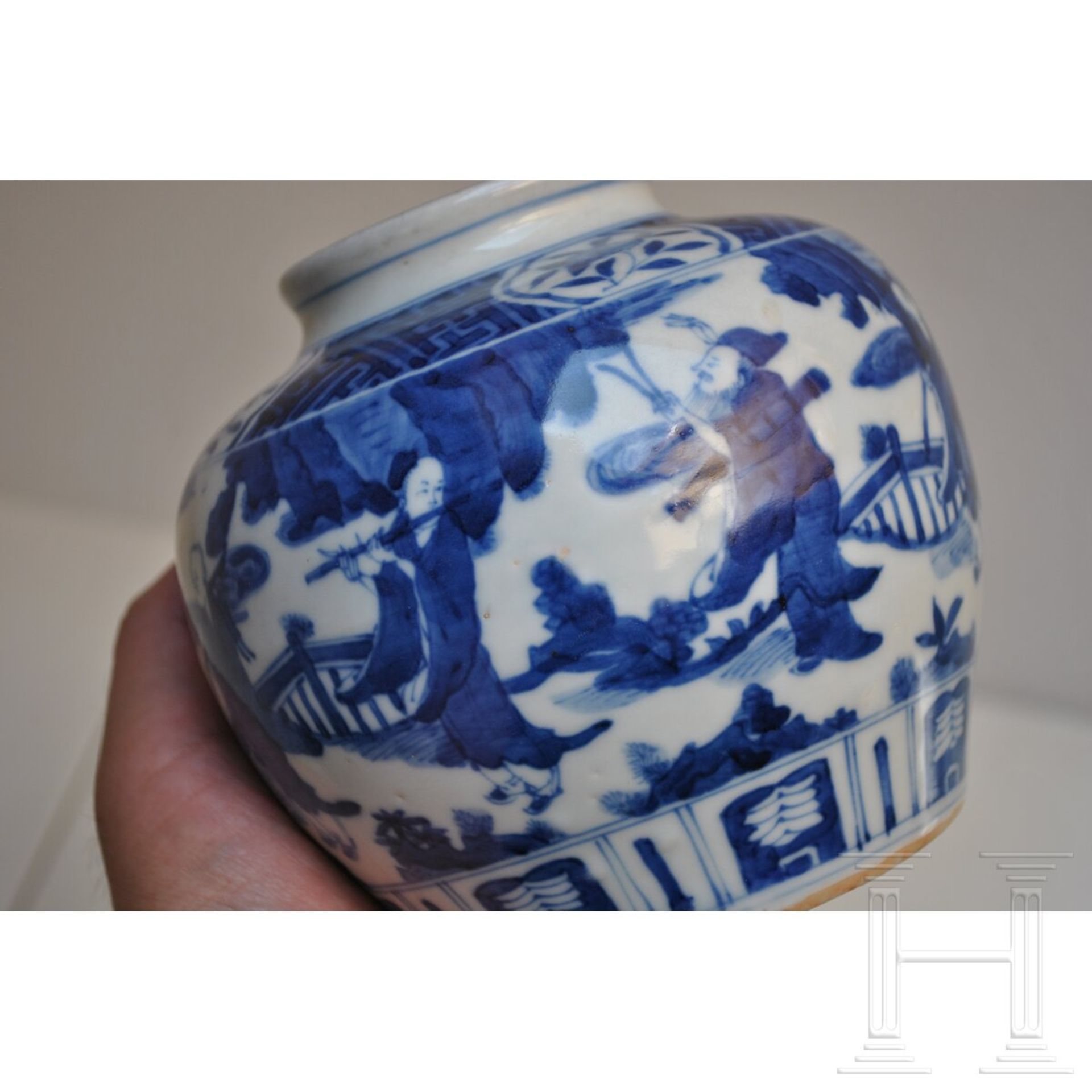 Blau-weiße Vase mit figürlicher Szene mit Wanli-Sechszeichenmarke, China, wahrscheinlich aus dieser - Image 7 of 18