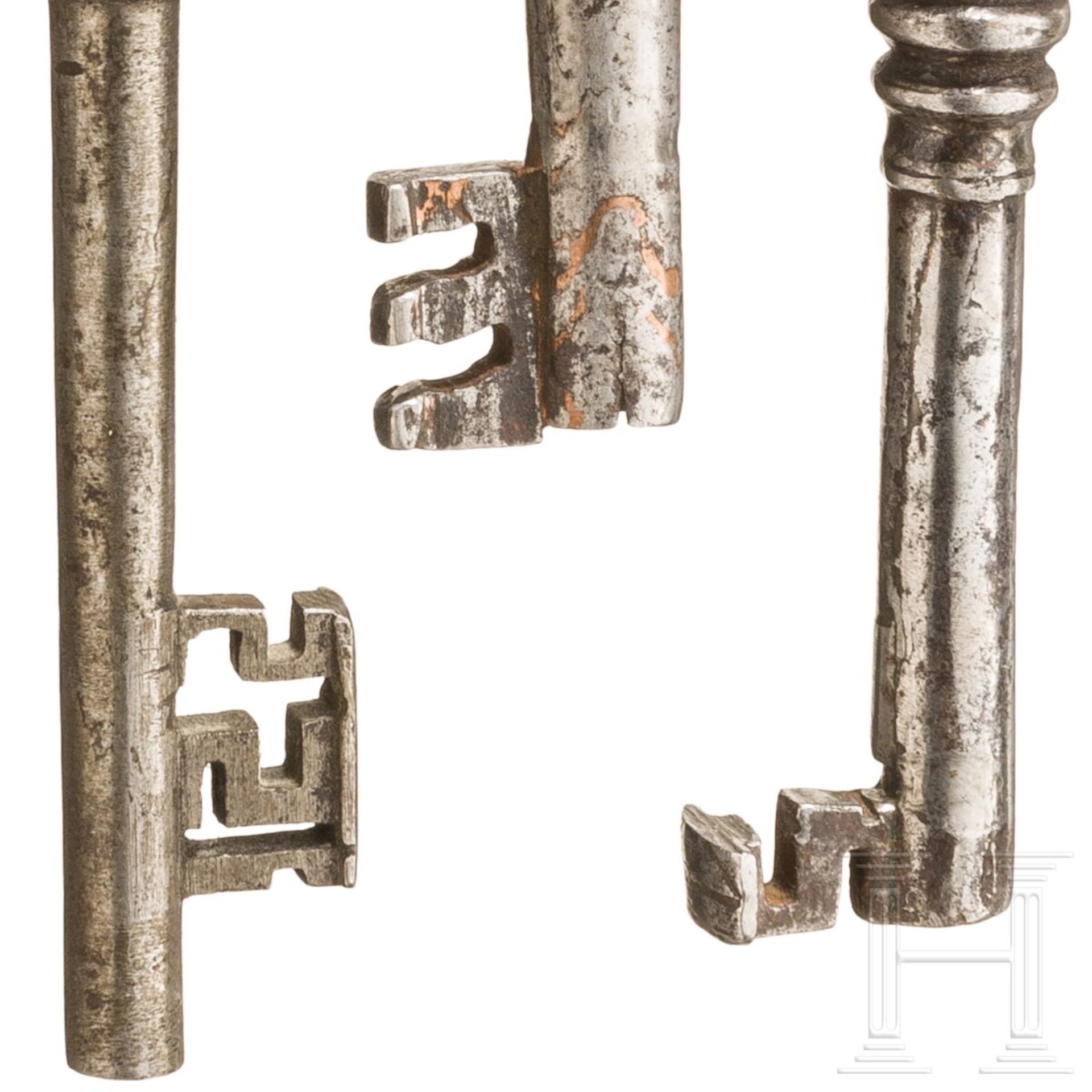 Fünf barocke Hohldornschlüssel, deutsch und Italien, 16. - 18. Jhdt.  - Bild 3 aus 4