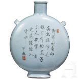 Mondflasche aus Guanware mit Qianlong-Sechszeichenmarke, China, wahrscheinlich aus der Zeit