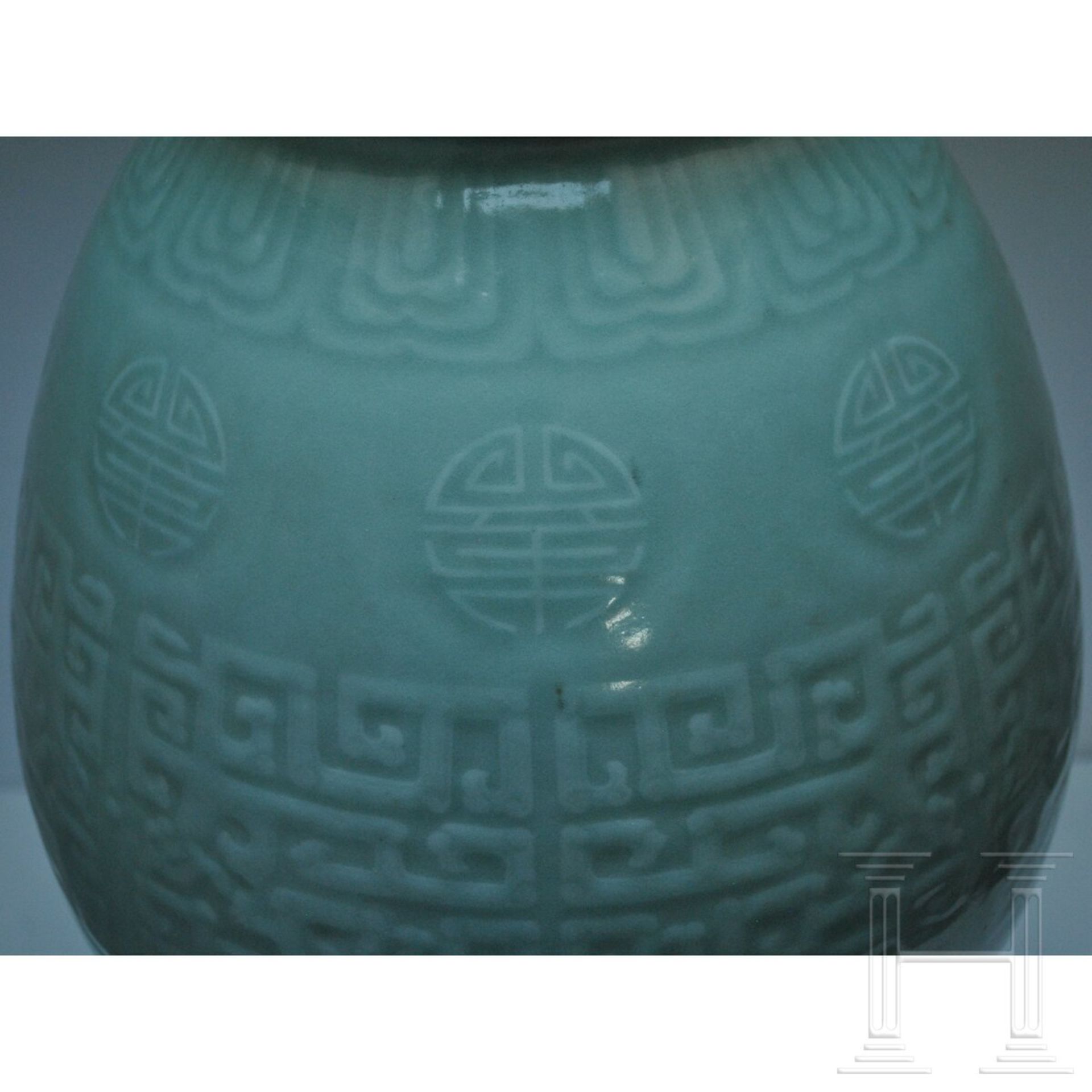 Große Seladon-Vase, China, wohl 19. Jhdt. - Image 10 of 21