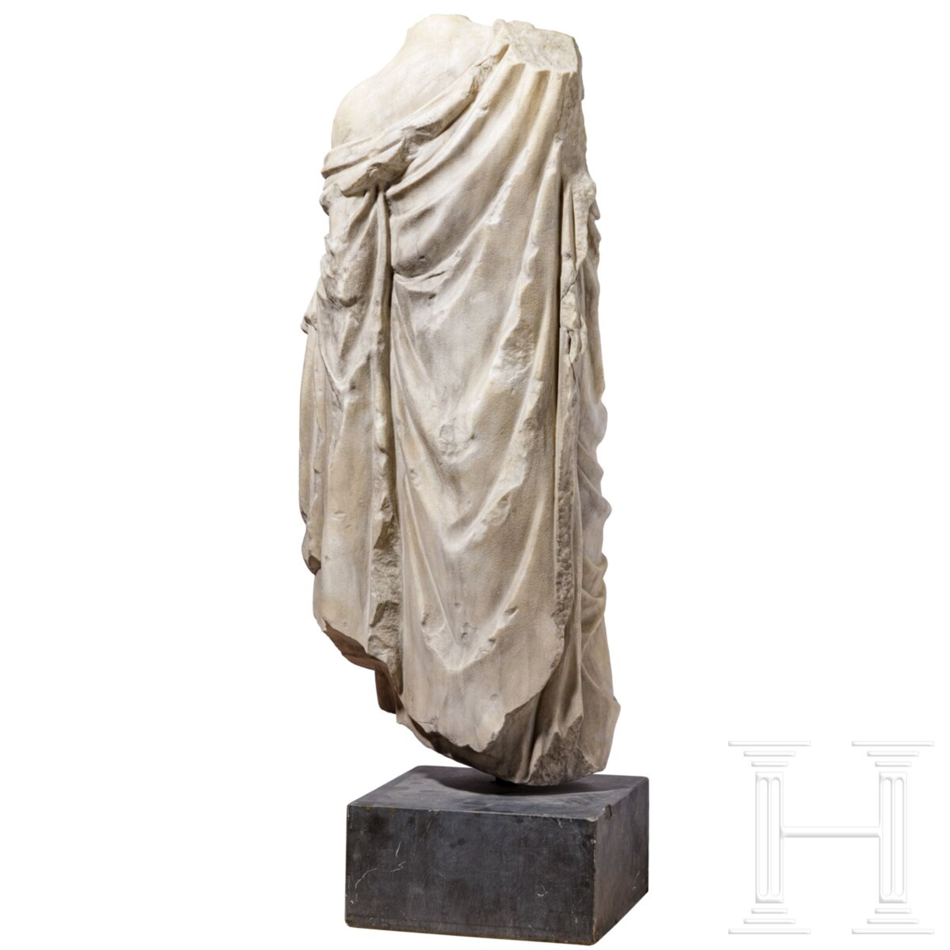 Klassizistische Marmorstatue nach dem Vorbild der hochklassischen Aphrodite des Typus "Fréjus", um 1 - Bild 5 aus 7