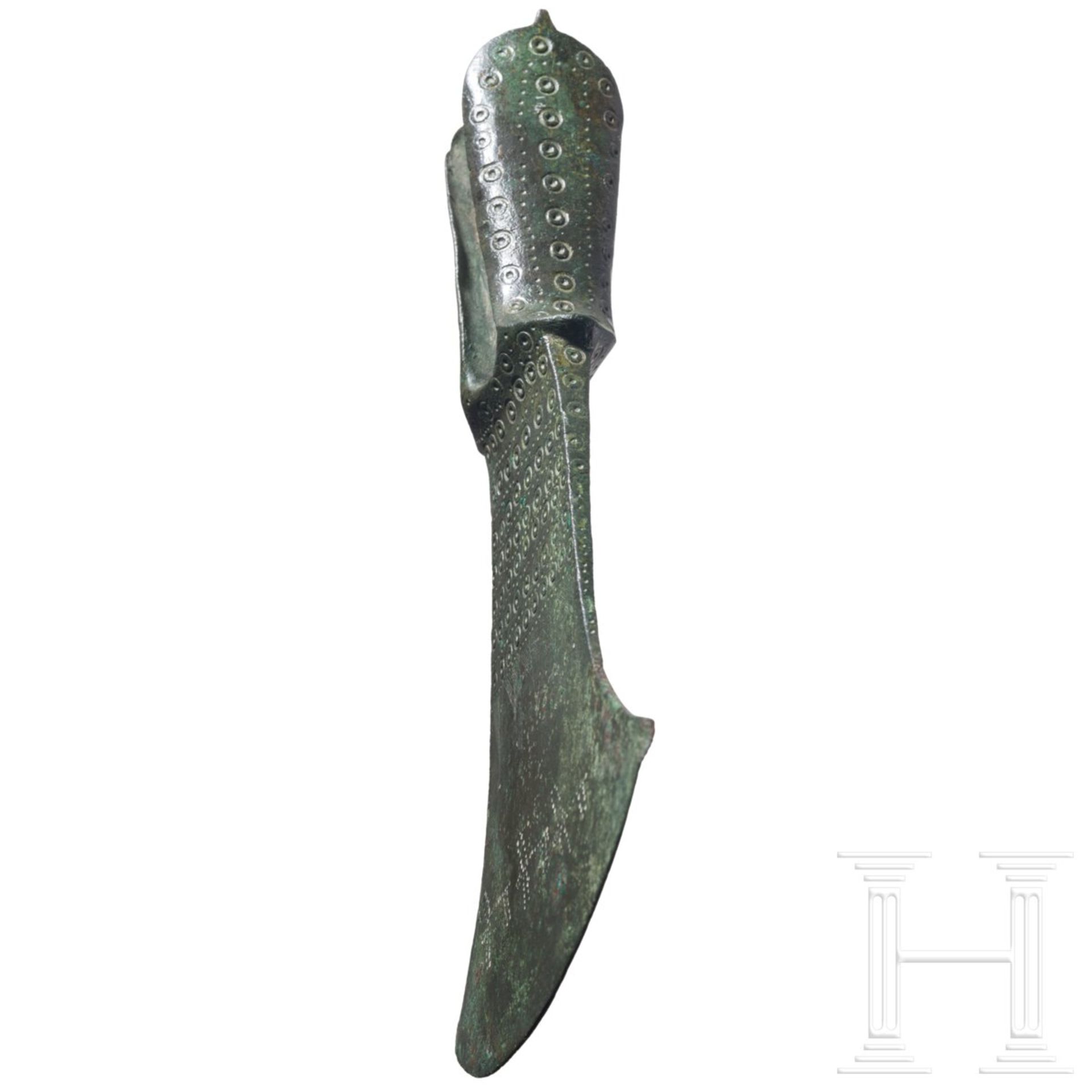 Bronzebeil für zeremonielle Zwecke, etruskisch, 2. Hälfte 8. - frühes 7. Jhdt. v. Chr. - Bild 7 aus 7