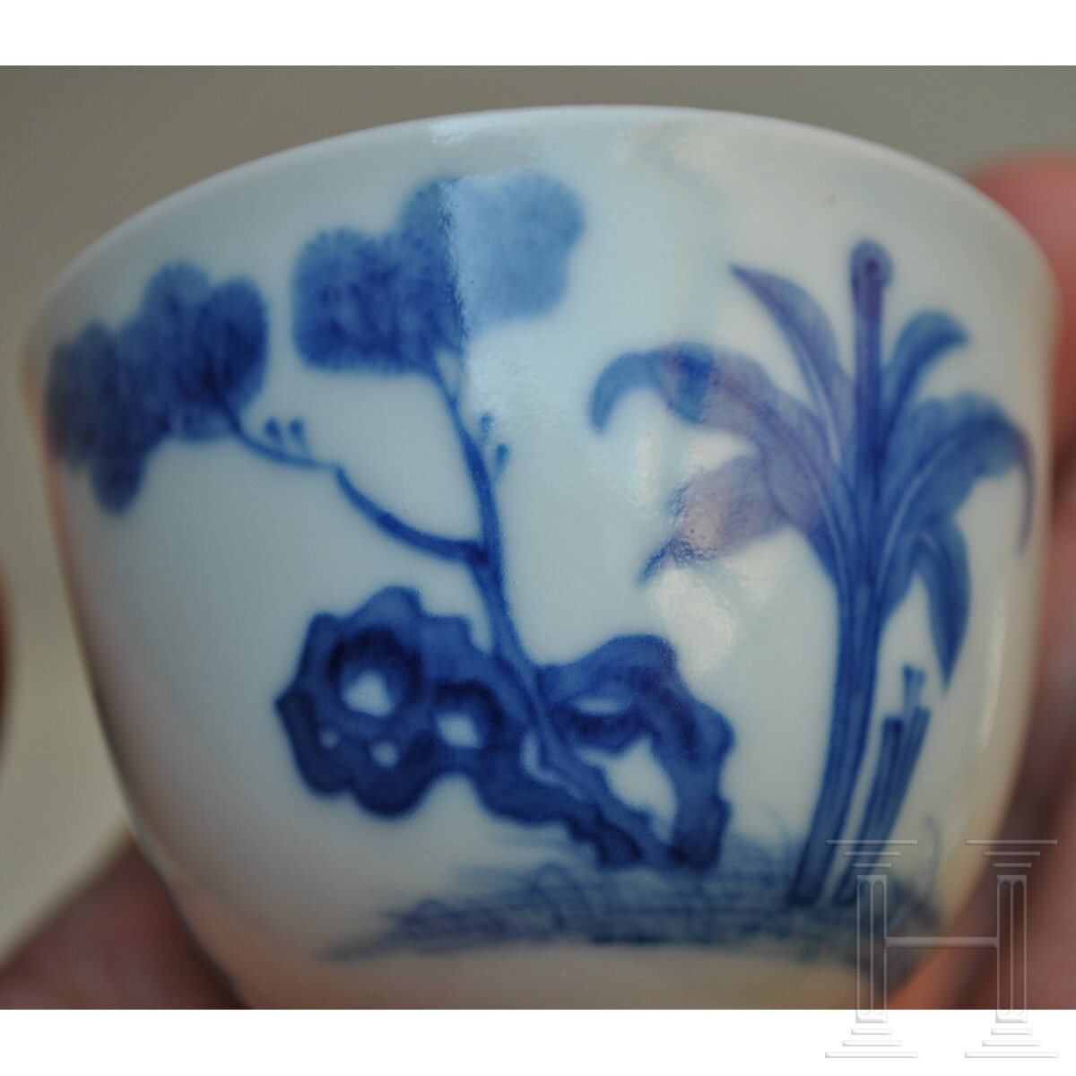 Blau-weißes Koppchen mit erotischer Darstellung und Kangxi-Marke, wohl aus dieser Zeit (18. Jhdt.) - Image 12 of 12