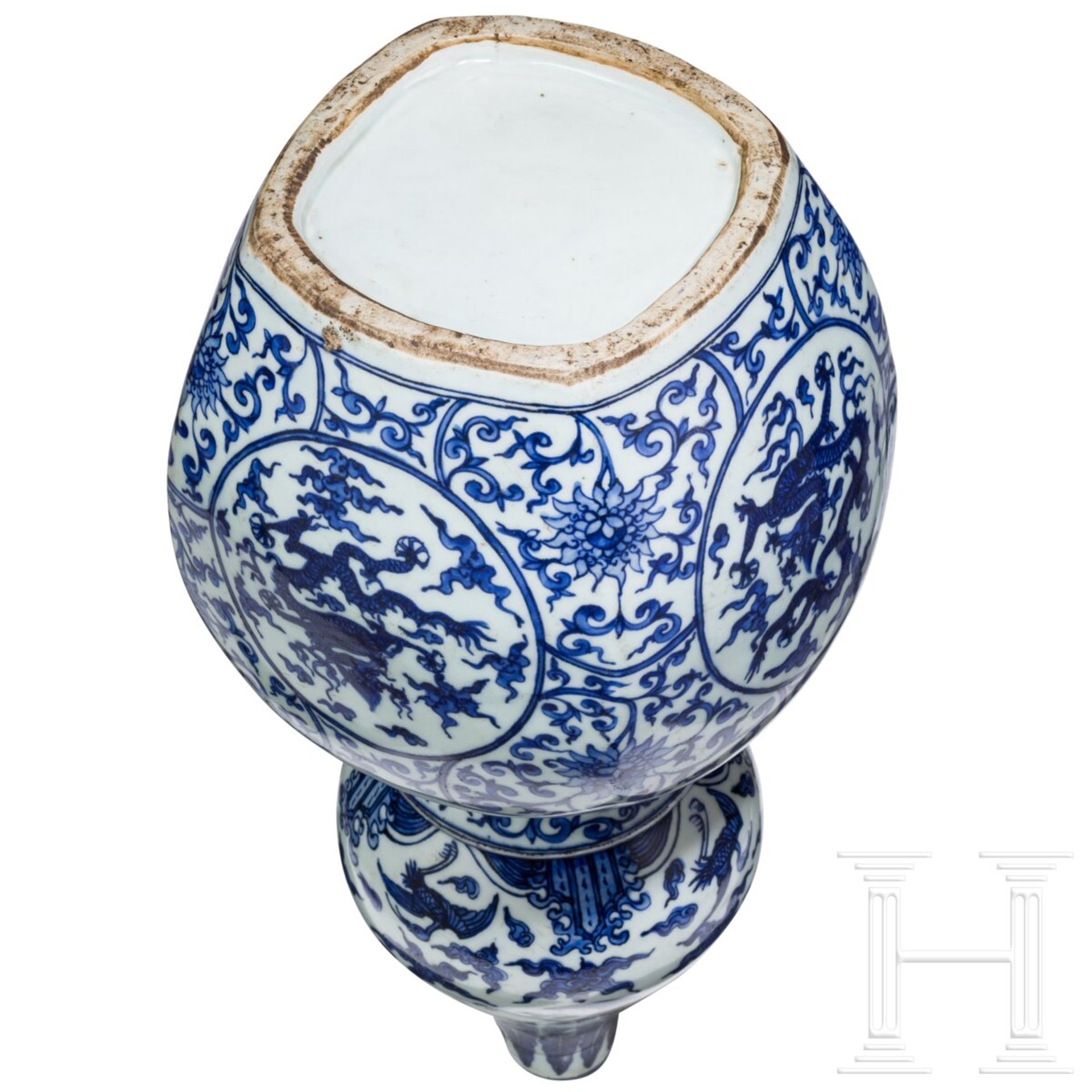 Große blau-weiße Doppelkürbisvase, China, wohl Wanli-Periode - Image 6 of 13