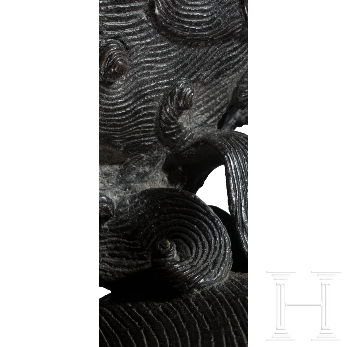 Massiver bronzener Weihrauchbrenner in Form eines Wächterlöwen, China, Qing-Dynastie, 18. Jhdt. - Image 6 of 7
