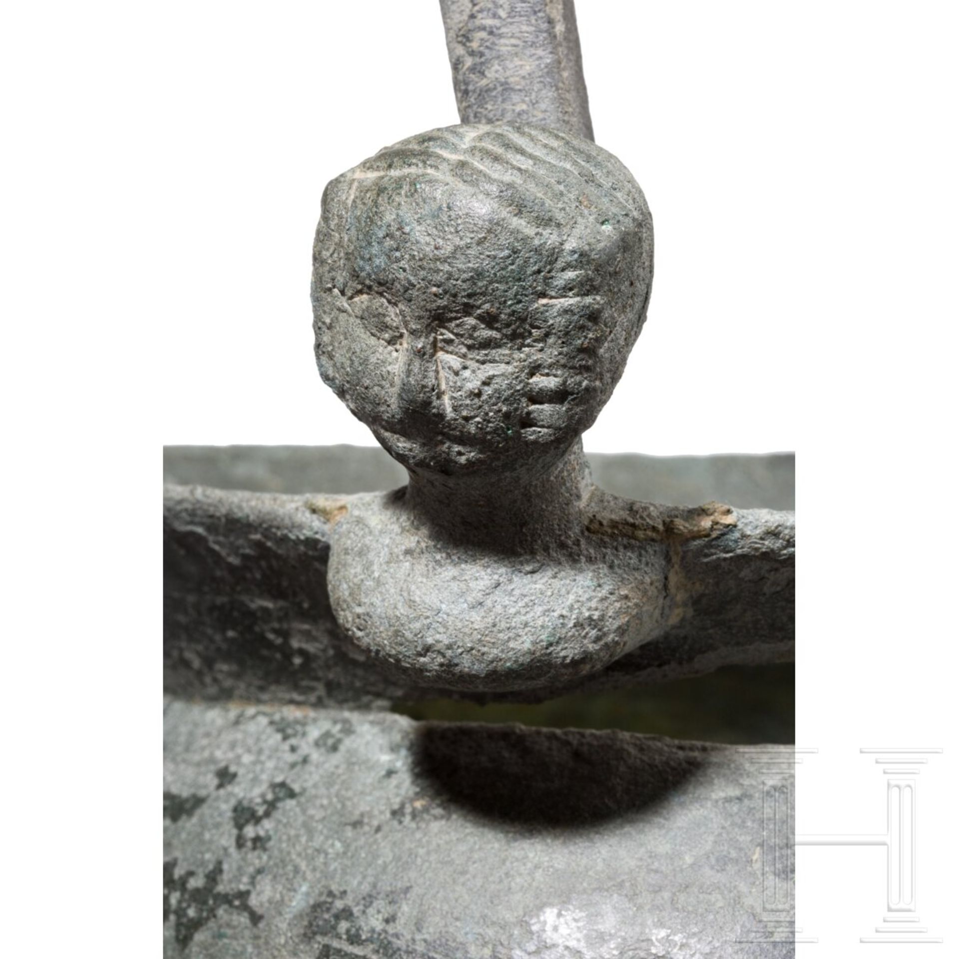 Lavabo (Bronzekessel) mit Frauenköpfen, flämisch, 16. Jhdt.  - Bild 3 aus 6