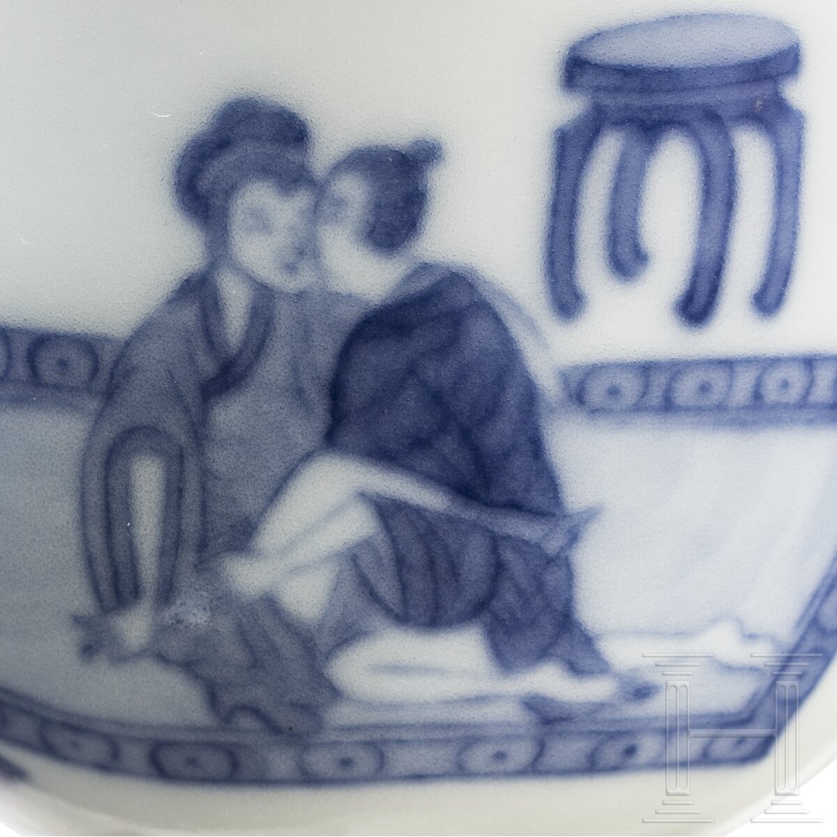 Blau-weißes Koppchen mit erotischer Darstellung und Kangxi-Marke, wohl aus dieser Zeit (18. Jhdt.) - Image 5 of 12