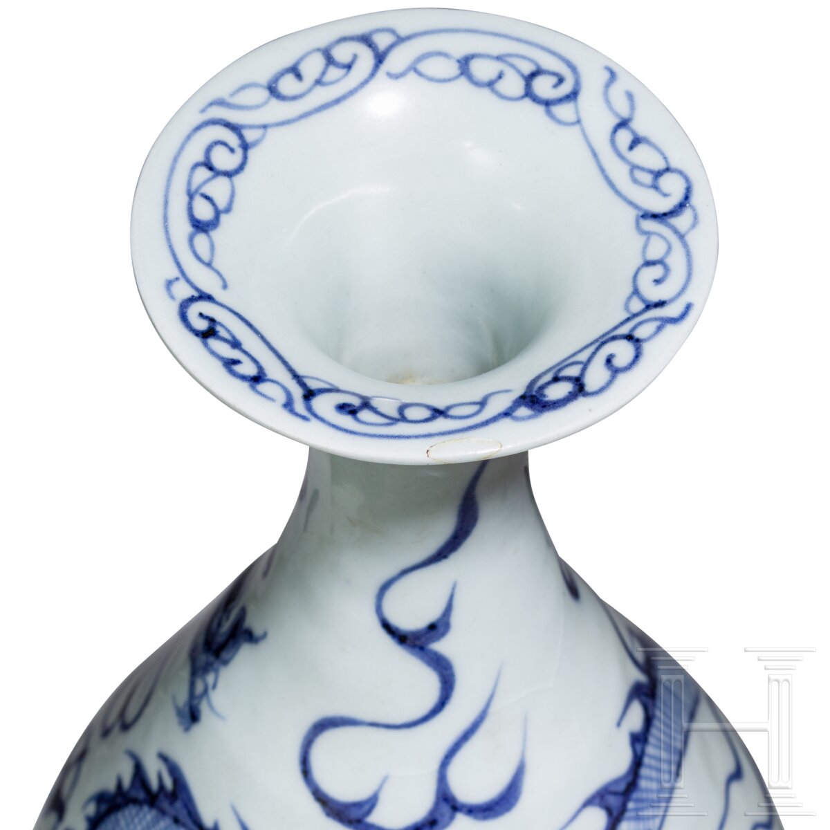 Birnenförmige blau-weiße Vase (Ping) mit Drache, China, wohl Yuan-Dynastie - Image 4 of 10