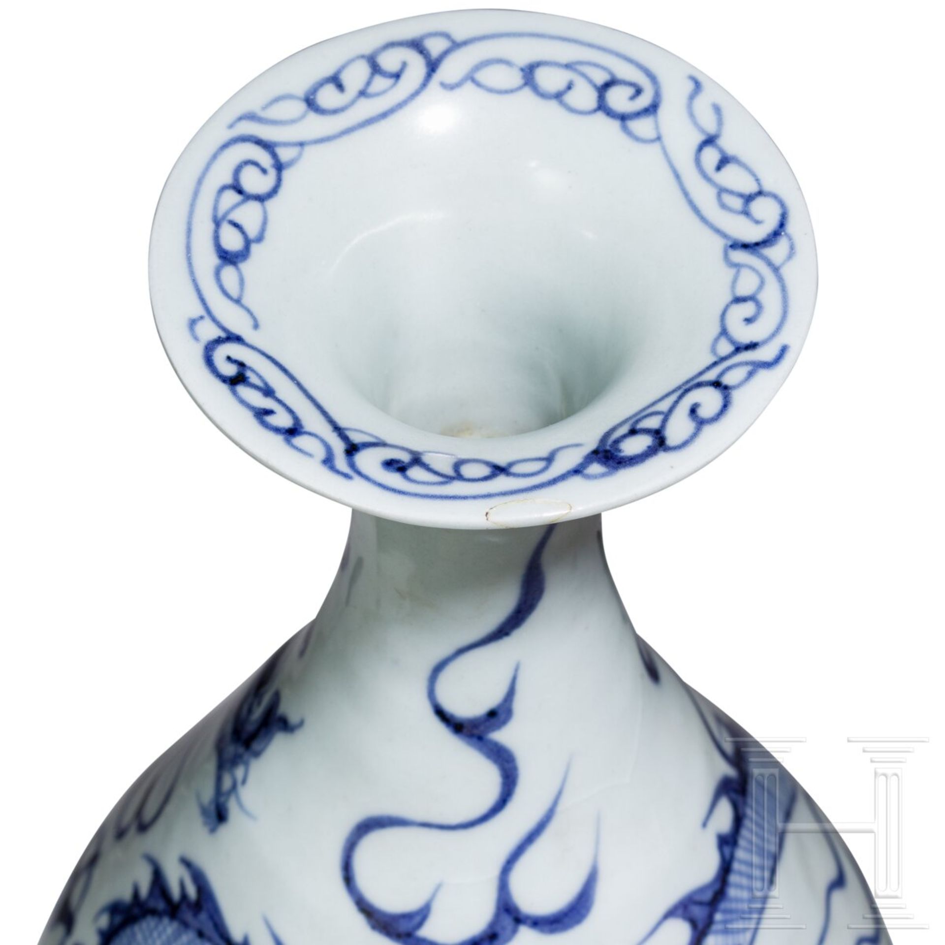 Birnenförmige blau-weiße Vase (Ping) mit Drache, China, wohl Yuan-Dynastie - Bild 4 aus 10