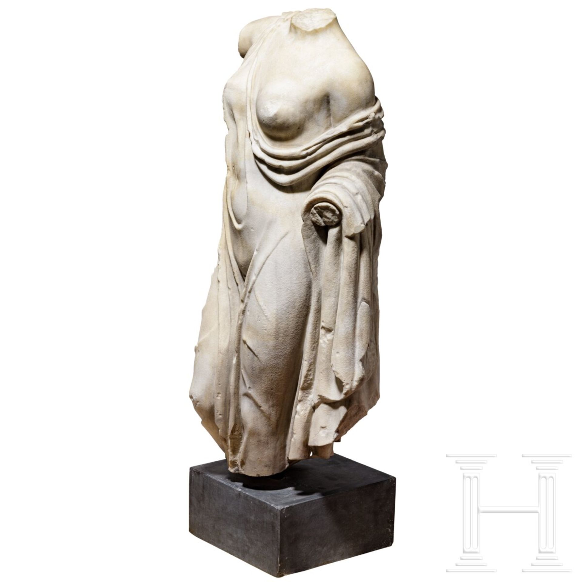 Klassizistische Marmorstatue nach dem Vorbild der hochklassischen Aphrodite des Typus "Fréjus", um 1 - Image 3 of 7