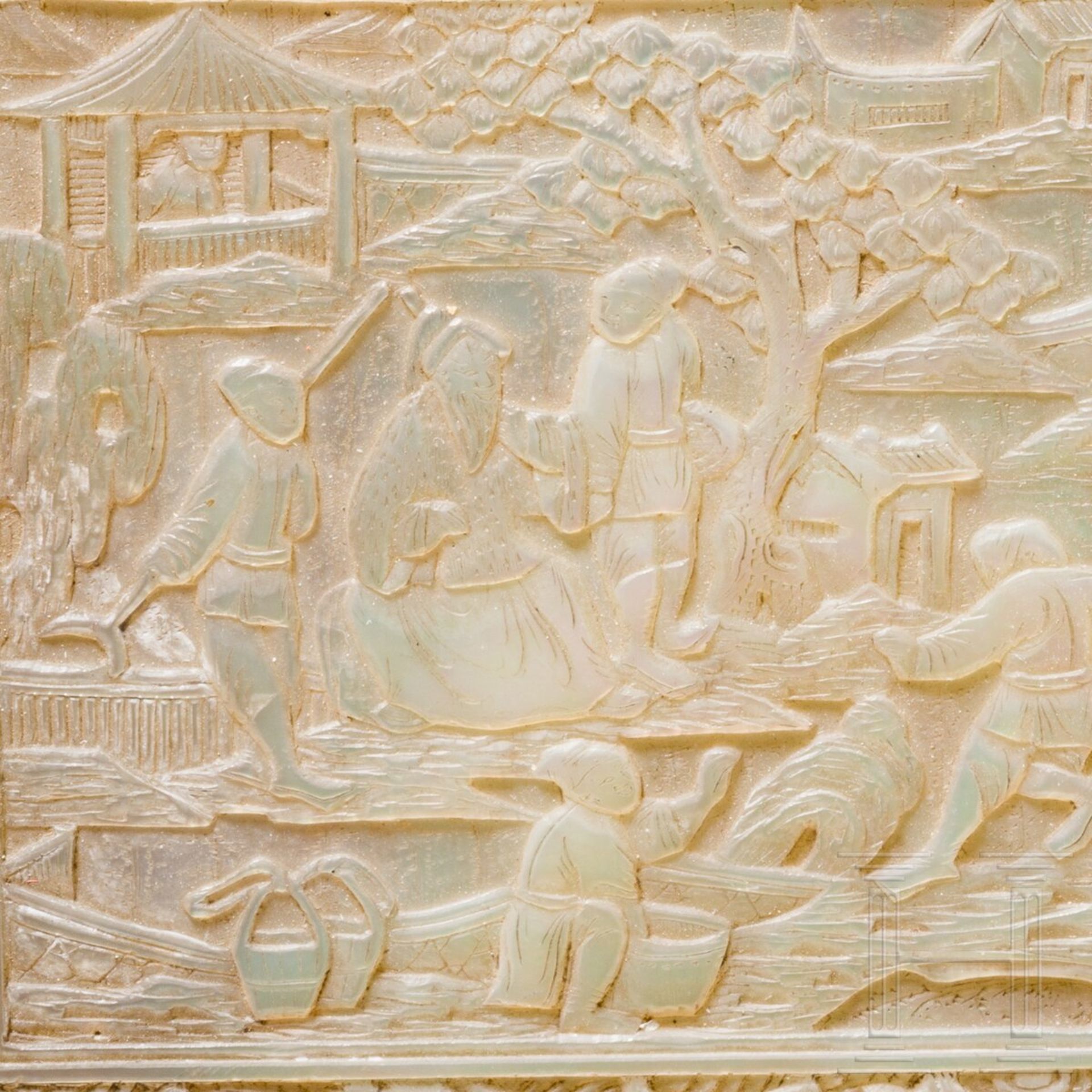 Fein geschnitzte Perlmutt-Tabatiere, chinesische Exportarbeit, um 1800 - Image 6 of 6
