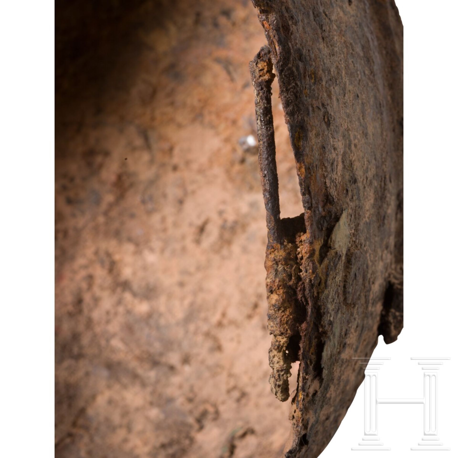 Römischer Eisenhelm, trajanisch, frühes 2. Jhdt. n. Chr. - Bild 8 aus 10
