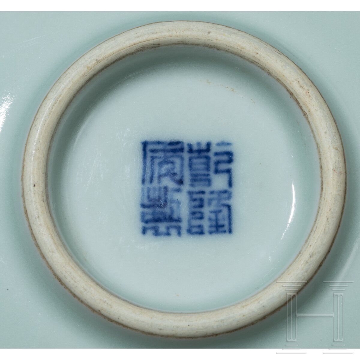 Kleines Väschen mit Drachendekor und Qianlong-Vierzeichenmarke, wohl 18./19. Jhdt. - Image 7 of 15