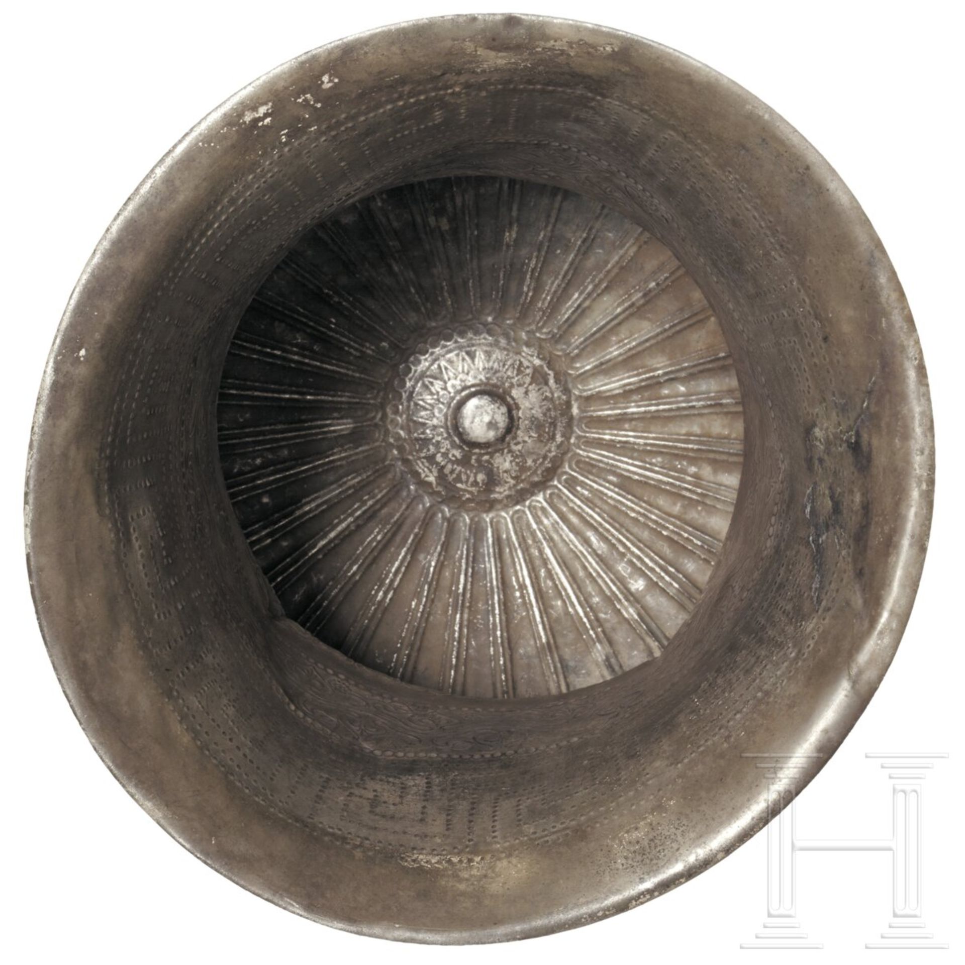 Silberphiale mit hohem Rand, griechisch, 5. - 4. Jhdt. v. Chr. - Bild 3 aus 6
